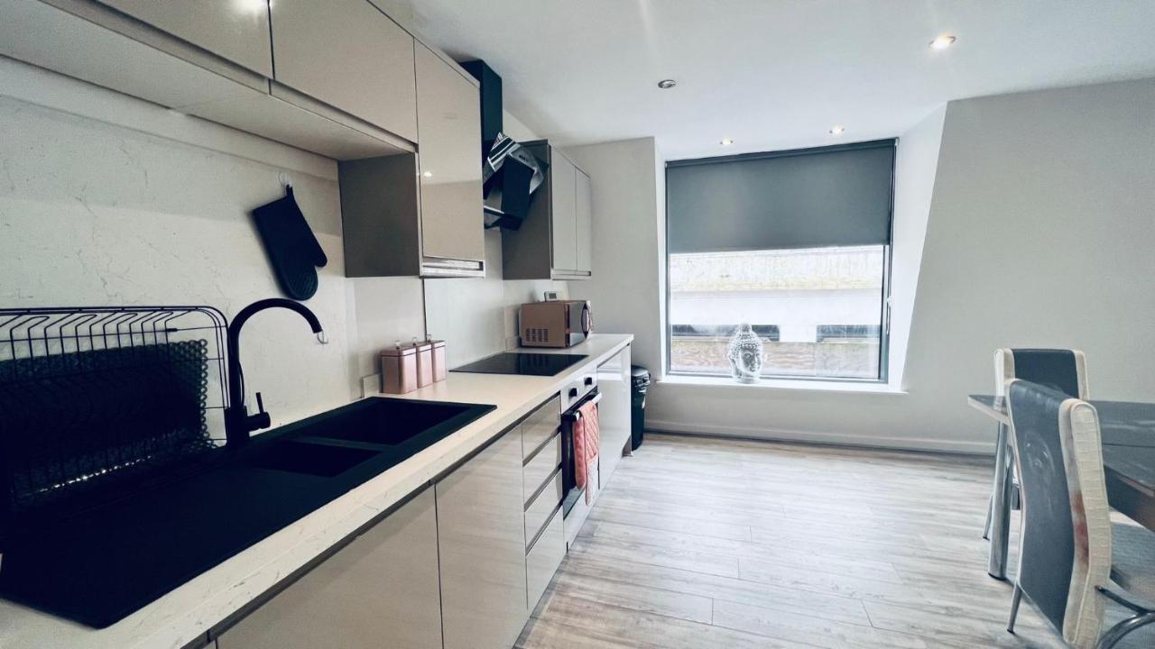Kinetic Stays - Liverpool Apartments Buitenkant foto